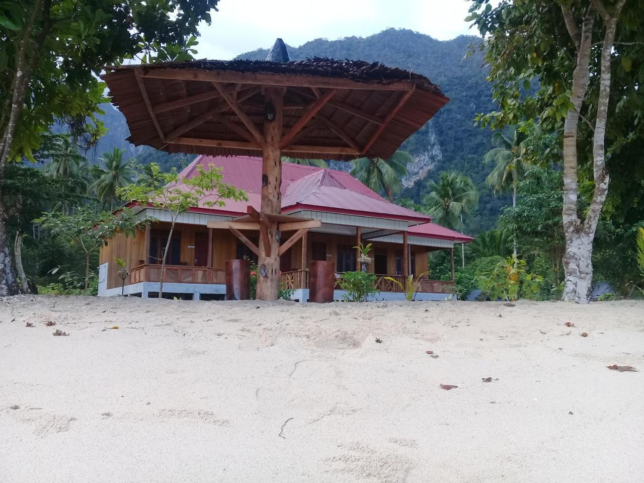 Nusa Nalan Beach Resort Rumah Olat Kültér fotó