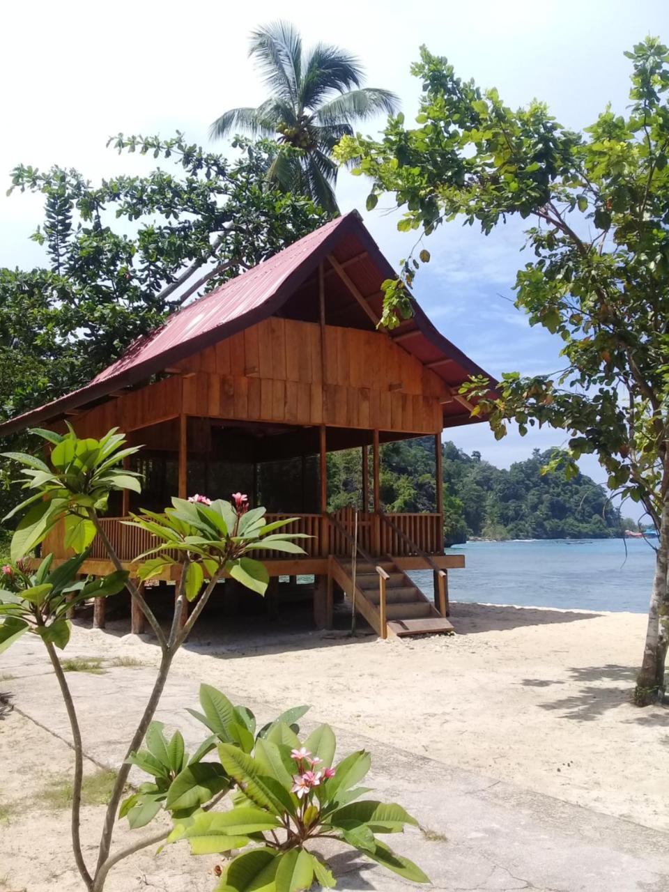 Nusa Nalan Beach Resort Rumah Olat Kültér fotó